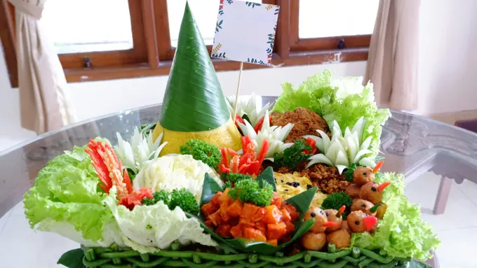 Resep Nasi Tumpeng Lengkap dengan Lauk ala Rumahan