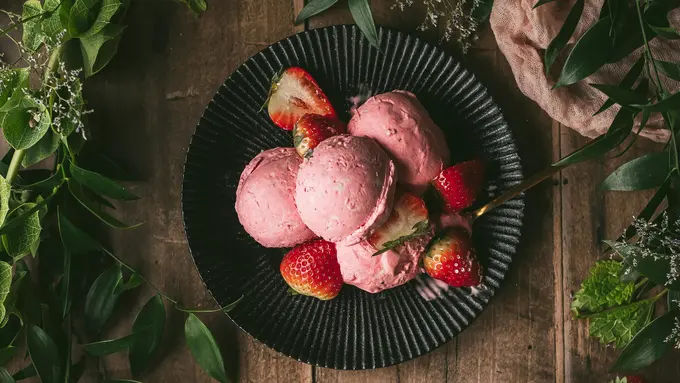 Resep Es krim Strawberry Sehat Segar ala Homemade