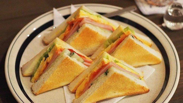 Resep Sandwich Telur Goreng dan Daging Asap untuk Piknik