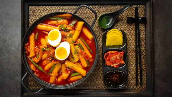 Resep Tteokbokki ala Korea Pakai Bumbu Bawang