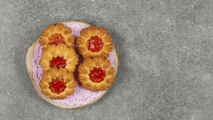 Resep Kue Kering Selai Stroberi Lembut untuk Lebaran