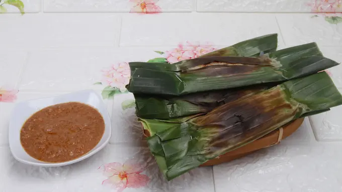 Resep Otak Otak Panggang Saus Kacang Gurih Pedas